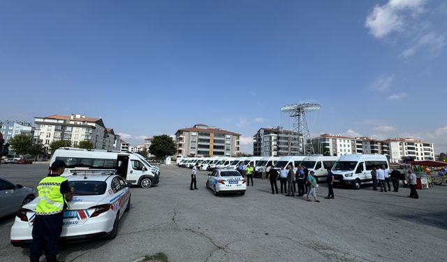 Çorum'da polis ve jandarmadan ortak "okul servisi" denetimi