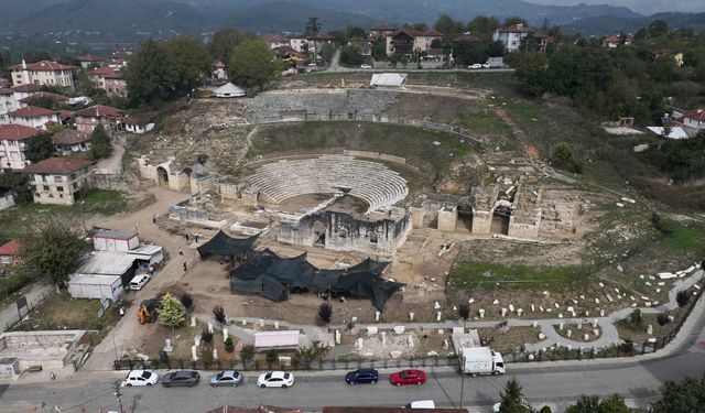 Düzce'de antik kentteki kazı çalışmalarıyla tarihin izi sürülüyor