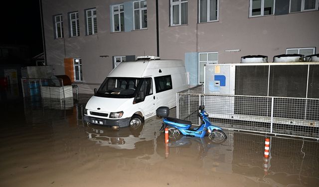 GÜNCELLEME 3 - Trabzon'da sağanak etkili oldu