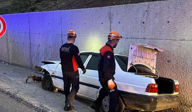 Sivas'ta yolcu otobüsü ile otomobilin çarpışması sonucu 5 kişi yaralandı