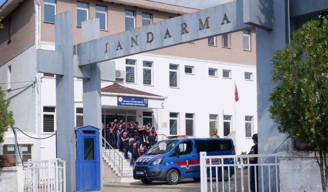 Babasını parçalayıp cesedini ormanda yakan şahıs arama çalışmalarına katılmış