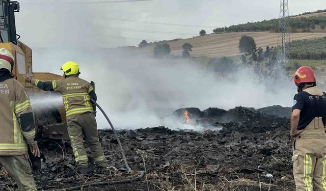 Bursa’da korkutan yangın : Kauçuklar yandı, gökyüzü siyah dumanla kaplandı