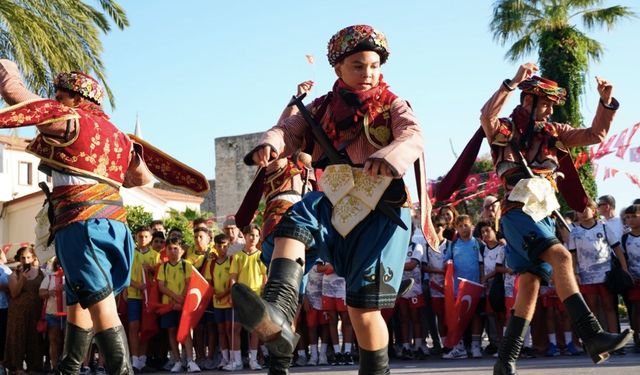 Çeşme Festivali “90’larda Çeşme” teması ile başladı