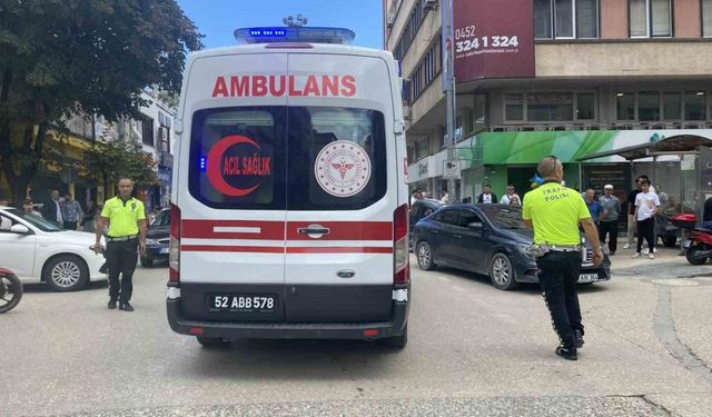 Dede ve torun, tartıştığı polisi sandalye ile yaraladı