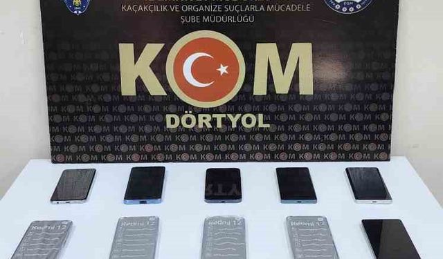 Erzin’de 10 kaçak cep telefonu ele geçirildi