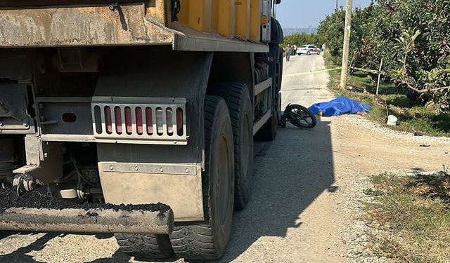 Hafriyat kamyonun çarptığı motosiklet sürücüsü hayatını kaybetti