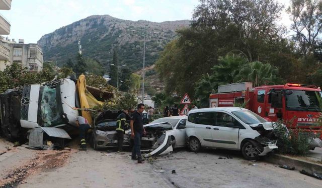 Hatay’da hafriyat kamyonu 7 aracı biçti: Yaralılar var