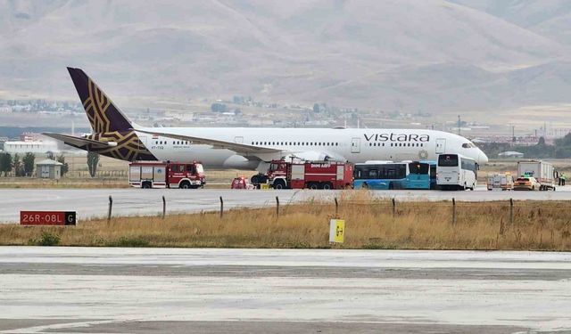 Hindistan uçağına bomba ihbarı: Erzurum Havalimanı’na acil iniş yaptı