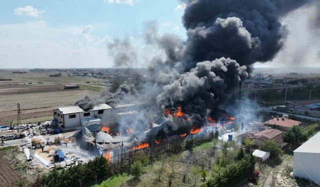 Kapaklı’da kimyasal fabrika yangını dron ile görüntülendi