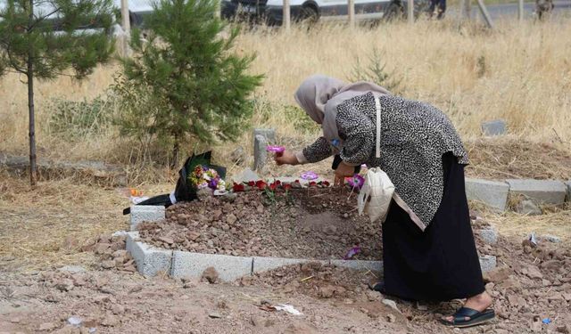 Narin, gelinliği tabuta bırakılarak gözyaşları içinde defnedildi