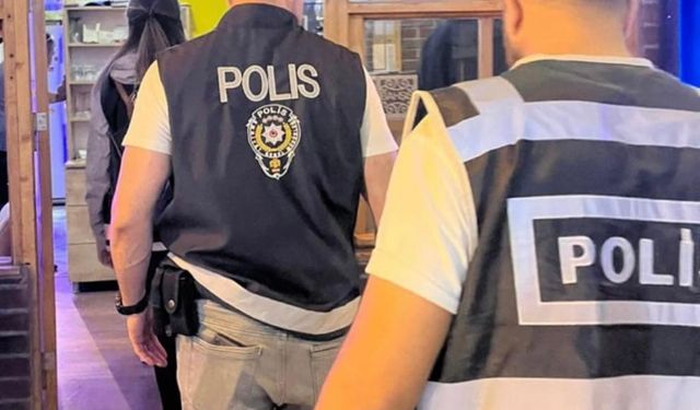 Polisin çalışmasında 2 aranan şahıs yakalanırken, 1 işletmeye işlem yapıldı