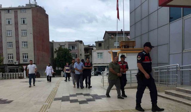 Tartıştıkları trafik polisinin başına sandalye vurup yaralamışlardı: 3 kişi adliyeye sevk edildi