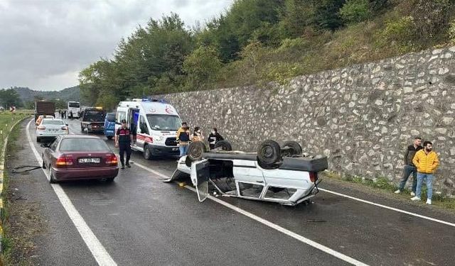 Yolcu otobüsüne çarpan otomobil takla attı: 7 yaşındaki çocuk hayatını kaybetti