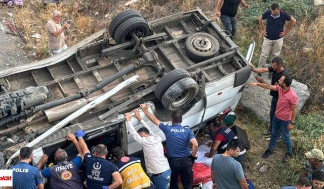 Devrilen minibüsteki 15 fındık işçisi yaralandı