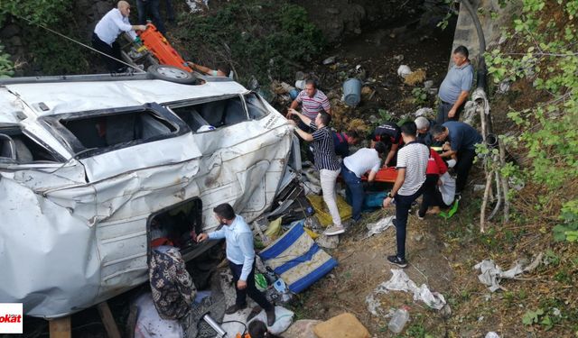 Tokat’ta Servis Minibüsü Devrildi: Çok Sayıda Yaralı Var