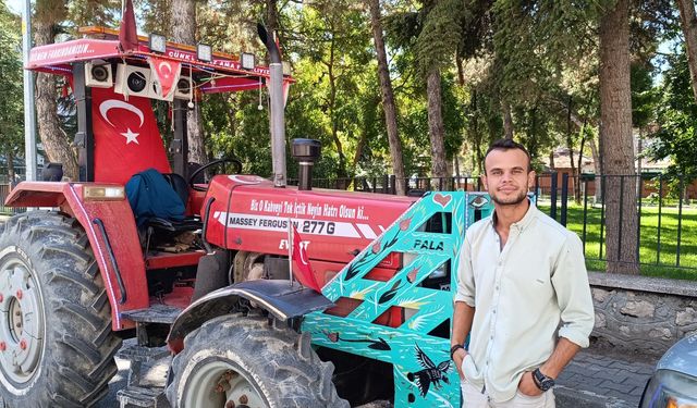 Sevdiği kız "Ya ben Ya Traktör" dedi...Bakın o genç neyi tercih etti...