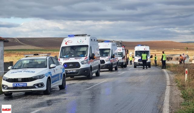 Çorum'da minibüsle tankerin çarpışması sonucu 1 kişi öldü, 22 kişi yaralandı