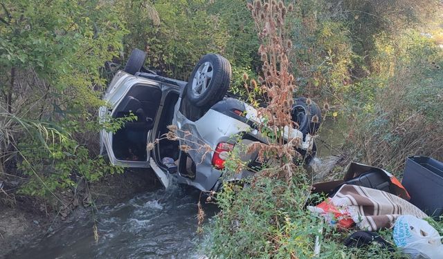 Akıncılar'da devrilen otomobildeki 2 kişi yaralandı