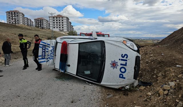 Çorum'da kovalamaca sırasında devrilen polis aracındaki 2 polis yaralandı