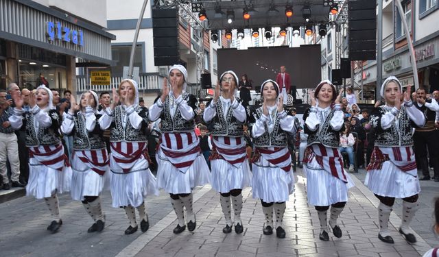 Gümüşhane'nin yöresel ürünlerinin tanıtıldığı festival başladı