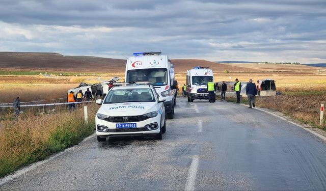 GÜNCELLEME - Çorum'da minibüsle tankerin çarpışması sonucu 1 kişi öldü, 18 kişi yaralandı