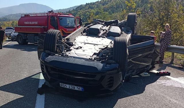 Karabük'te 2 otomobilin çarpıştığı kazada 6 kişi yaralandı