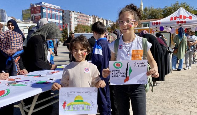 Kırşehir, Nevşehir ve Sivas'ta çocuklar "Filistin İçin Sen de Çiz" etkinliğinde İsrail'i kınadı