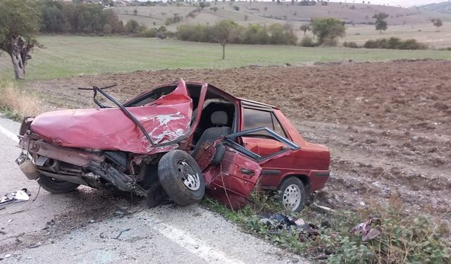 Samsun'da çarpışan otomobil ile minibüsün sürücüleri yaralandı