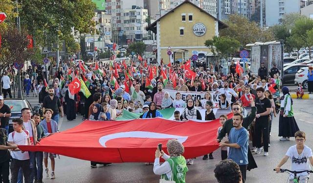 Bandırma’da Gazze’ye destek yürüyüşü