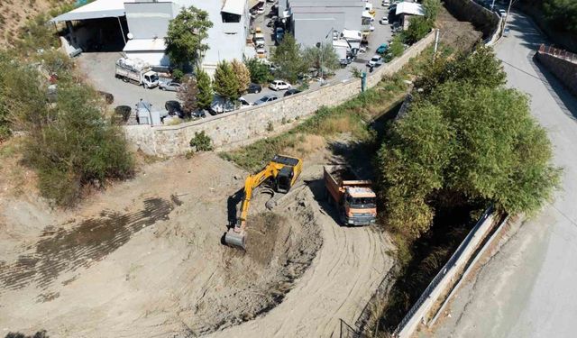 İzmir’de taşkın riskine karşı dereler kışa hazırlandı