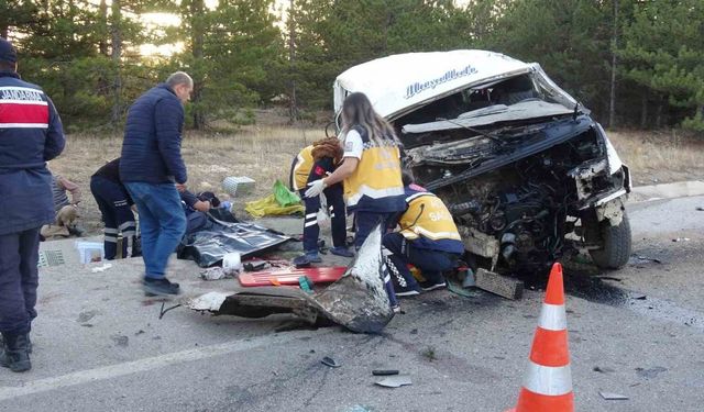 Karaman’da tarım işçilerini taşıyan araç devrildi: 2 ölü, 13 yaralı