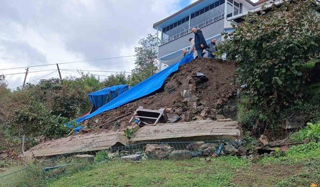 Ordu’da sağanak nedeniyle istinat duvarı yıkılan ev boşaltıldı