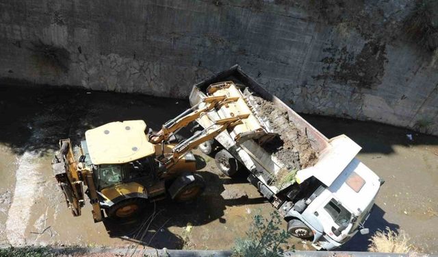 Tabakhane Deresi’ndeki temizlik çalışmaları mahalle halkını memnun etti