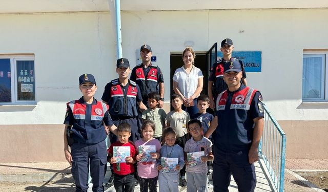 Yenipazar’da jandarma ekipleri tarafından öğrenciler bilgilendirildi