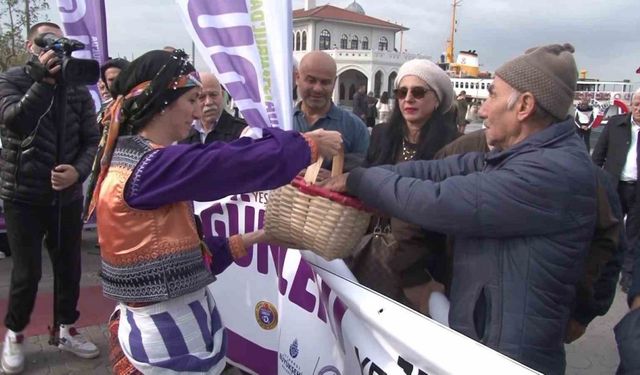 Kadıköy’de Ordu Günleri tanıtımında tonlarca fındık dağıtıldı