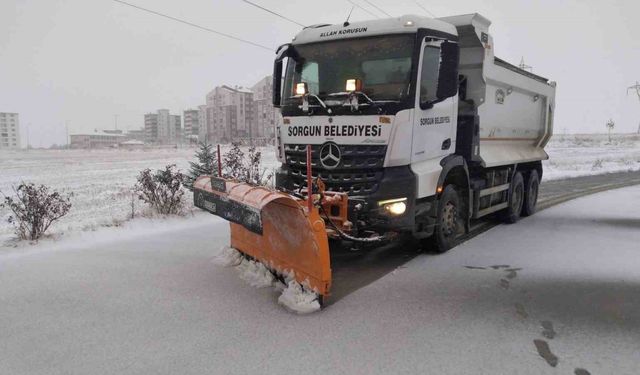 Yozgat’ta yoğun kar yağışı sonrası Sorgun Belediyesi kar temizleme mesaisinde