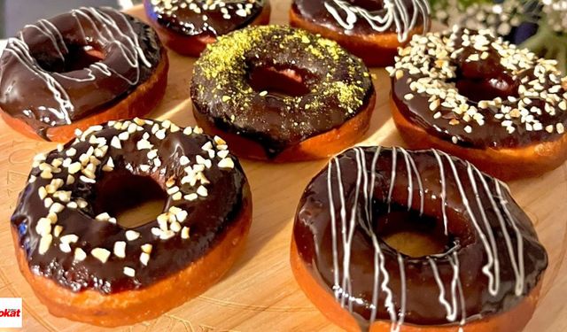 Evde Pastane Lezzetinde: Çikolata Şelalesi Tadında Enfes Çikolatalı Donut Tarifi