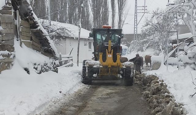 Tokat'ta Yollarda Mahsur Kalanlar Kar Timlerine emanet