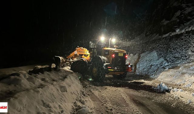 Ayder Yaylası Yolunda Çığ! Trafik 1 Saat Aksadı