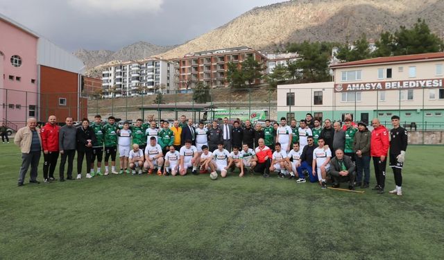 Amasya'da protokolle dostluk maçında kazanan "engelli bireyler" oldu