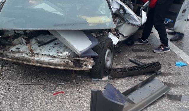 Tokat'ta devrilen otomobilden canlarını zor kurtardılar