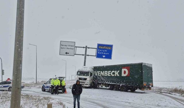 Yanıbaşımızda Kar Etkili Olmaya Başladı, Kazalar Beraberinde Geldi