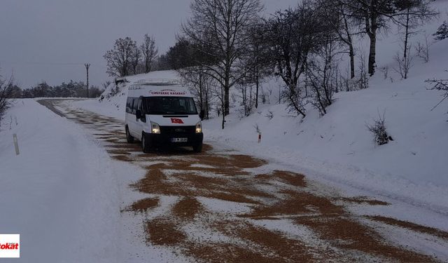 Tokat’ta Buzlanmaya Karşı Hızlı Müdahale: Yollar Güvenli Hale Getiriliyor!