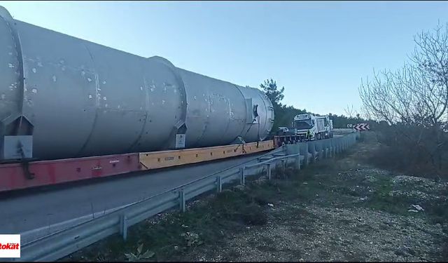 Dönekse’de Dev Rüzgar Gülü Gövdesi: Trafik İçin Kaos Anları!