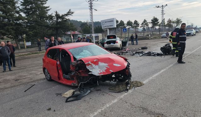 Amasya'da iki otomobilin karıştığı kazada 1'i ağır 6 kişi yaralandı