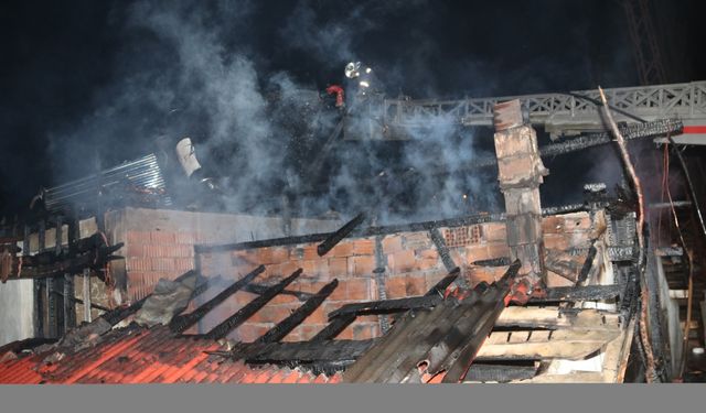 Amasya'da yangın çıkan ev kullanılamaz hale geldi