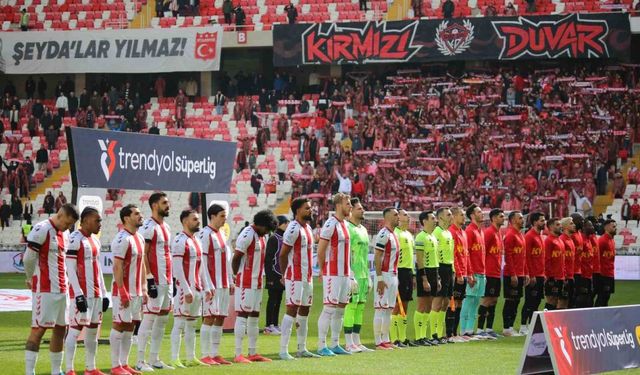 Trendyol Süper Lig: Sivasspor: 3 - Kayserispor: 0 (İlk yarı)