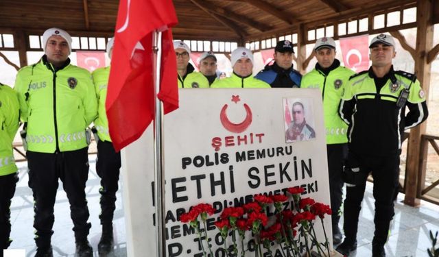 Şehit Fethi Sekin kabri başında anıldı