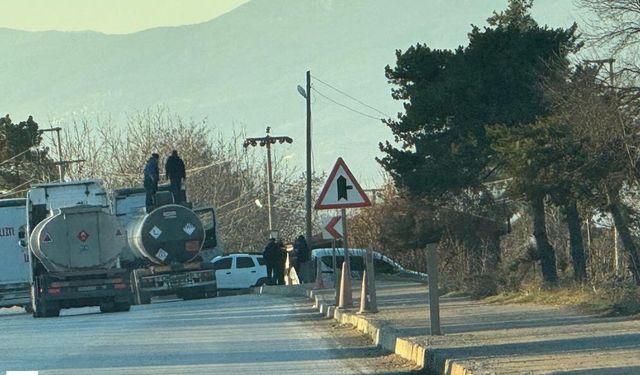 Tokat'ta Zift Yüklü Tır'dan Kaçak Göçmen Çıktı!