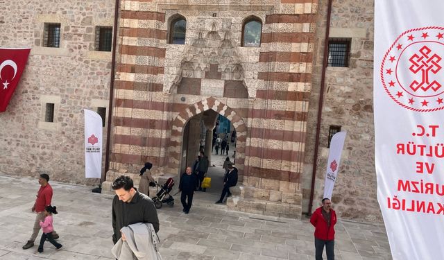 Tokat’ta Gök Medrese’ye Ziyaretçi Akını!